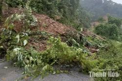 Mưa lớn gây ngập lụt và sạt lở nhiều tuyến giao thông trên địa bàn xã Na Mèo