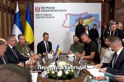 Ukraine và Phần Lan thúc đẩy hợp tác quốc phòng, hướng tới sản xuất chung UAV và robot quân sự