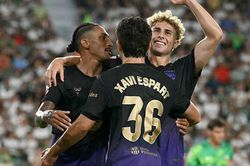 Barca đại thắng Elche nhờ "quân bài tẩy" của Hansi Flick