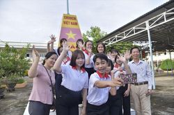 Học sinh An Giang tựu trường: Lớp 1 bỡ ngỡ, lớp 9 tăng tốc