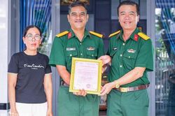 Hai quân nhân khó khăn về nhà ở được trao nhà Đồng đội