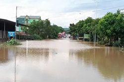 Thêm nhiều tuyến đường ở Bắc Ninh ngập sâu, cảnh báo nguy hiểm
