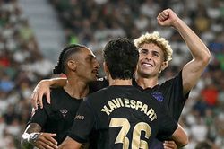 Barcelona đè bẹp Elche 5-0 trên sân khách: Đẳng cấp nhà vua và tài năng của Hansi Flick
