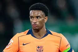 Manchester United đẩy mạnh thương vụ chiêu mộ hậu vệ Alejandro Balde từ câu lạc bộ Barcelona