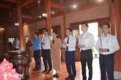 Đoàn cán bộ lãnh đạo trẻ 3 Đảng: Việt Nam - Lào - Campuchia dâng hương Nhà thờ Bác Hồ