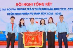 Hội đồng Đội tỉnh Gia Lai được tặng cờ thi đua vì có thành tích xuất sắc trong công tác Đội và phong trào thiếu nhi