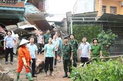 Sạt lở đá xuống nhà dân tại xã Chi Lăng