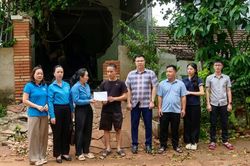 Liên đoàn Lao động tỉnh thăm, hỗ trợ đoàn viên, người lao động bị thiệt hại do sạt lở