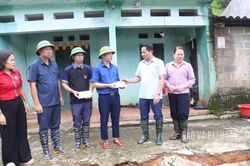 Lãnh đạo HĐND tỉnh thăm hỏi, hỗ trợ các địa phương khắc phục hậu quả sau bão