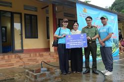 Công an Lào Cai trao công trình nước sạch tặng học sinh Châu Quế