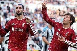 Thoát thua ở phút 90+9