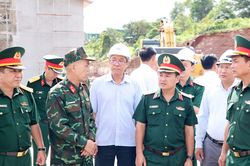 Quân khu 7 thăm, động viên cán bộ, chiến sĩ hỗ trợ xây dựng trường biên giới