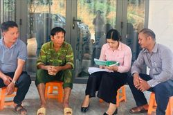 Nữ cán bộ tín dụng 'gieo vốn' nơi buôn làng