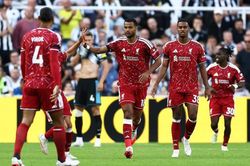Ngoại hạng Anh: Liverpool hòa kịch tính Newcastle