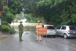 Phú Thọ: Công an bám địa bàn, hỗ trợ người dân ứng phó mưa lũ