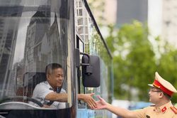 Hà Nội: Nâng cao chất lượng giao thông công cộng từ ý thức của người lái xe