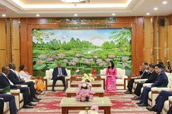 Chủ tịch Quốc hội Bờ Biển Ngà thăm Học viện Nông nghiệp Việt Nam