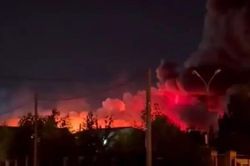 Loạt kho hàng Nga bốc cháy sau cuộc tập kích trong đêm của Ukraine