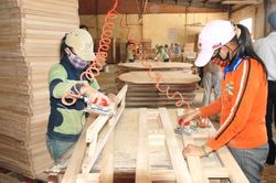 Hạ lãi suất, khơi thông dòng vốn cho sản xuất kinh doanh