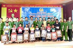 Phụ nữ Công an Quảng Trị gắn kết phong trào 'Ba nhất' với cộng đồng