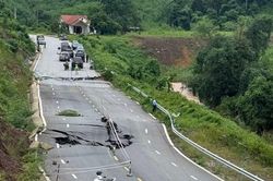 Vẫn còn tình trạng một số tuyến đường bị chia cắt cục bộ