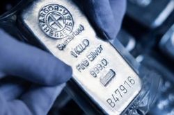 Giá bạc thế giới áp sát mức 70 USD/ounce
