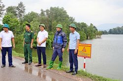 Xã Đoài Phương kiểm tra các điểm xung yếu, chủ động ứng phó bão số 4