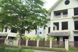 Lãng phí nguồn lực đất đai từ những biệt thự bỏ hoang