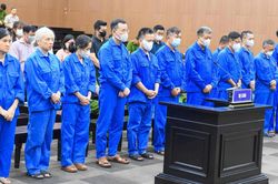 Cựu Thứ trưởng Nguyễn B&aacute; Hoan lĩnh &aacute;n 12 năm t&ugrave;