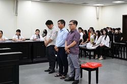 X&eacute;t xử cựu hiệu trưởng trong vụ 'ăn chặn' tiền A80 của sinh vi&ecirc;n