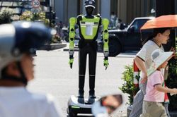 Trung Quốc triển khai 'robot cảnh sát' làm nhiệm vụ điều tiết giao thông