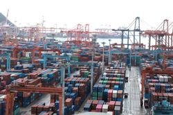 Xuất khẩu Hàn Quốc tăng 56% trong 20 ngày đầu tháng 8 nhờ bứt phá từ chip bán dẫn