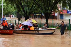 Lũ lụt càn quét, Trung Quốc sơ tán 54.000 người