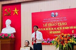 Phường Hoàng Liệt trao tặng Huy hiệu Đảng đợt 2-9