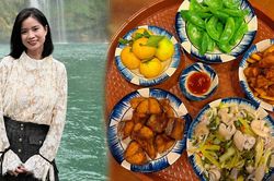 Đi làm về muộn, mẹ đảm Quảng Ninh nấu mâm cơm đủ món mỗi ngày