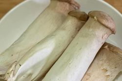 3 món chay ngon từ nấm dễ làm cho mâm lễ Rằm tháng 7 âm lịch thêm hấp dẫn