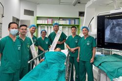 Đặt stent graft cứu bệnh nhân phình động mạch chủ ngực khổng lồ đến 89mm