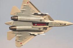 Hai tiêm kích Su-57 Nga phối hợp tập kích Ukraine