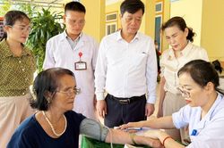 Hàng nghìn người Hà Tĩnh được khám sức khỏe miễn phí
