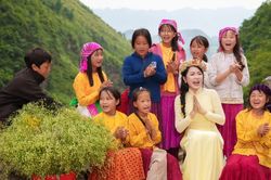 Duyên Quỳnh 'chơi lớn': Mang cảnh đẹp khắp mọi miền đất nước vào MV 'Việt Nam gấm vóc rạng ngời'