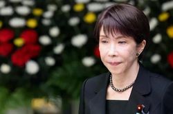 Nữ Thủ tướng Nhật Bản tiết lộ 'chưa từng gặp ma, song vẫn h&eacute;t khi thấy gi&aacute;n'