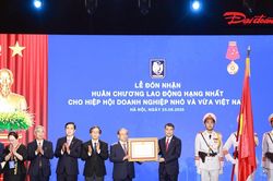 Kỷ niệm 20 năm thành lập, Hiệp hội Doanh nghiệp nhỏ và vừa đón nhận Huân chương Lao động hạng Nhất