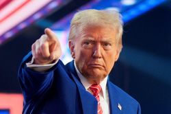 Ông Trump dọa áp thuế 50% thêm nhiều hàng hóa Canada