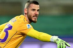 AS Roma khiến De Gea 4 lần vào lưới nhặt bóng