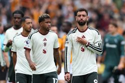 Premier League vừa khai màn, các ông lớn đã lộ những vết nứt