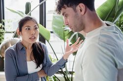 Chia hóa đơn quá sòng phẳng, Gen Z dễ mất bạn
