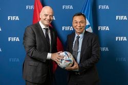 Chủ tịch FIFA sang Việt Nam, trao c&uacute;p cho nh&agrave; v&ocirc; địch ASEAN Cup 2026