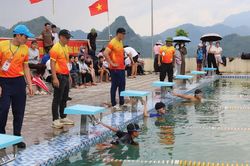 Lai Châu phát động toàn dân tập luyện môn bơi, phòng, chống đuối nước trẻ em