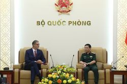 Việt Nam - Ph&aacute;p th&uacute;c đẩy hợp t&aacute;c quốc ph&ograve;ng tr&ecirc;n nhiều lĩnh vực