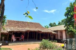 Đông đảo người dân và du khách đến thăm Nhà lưu niệm Đại tướng Võ Nguyên Giáp
